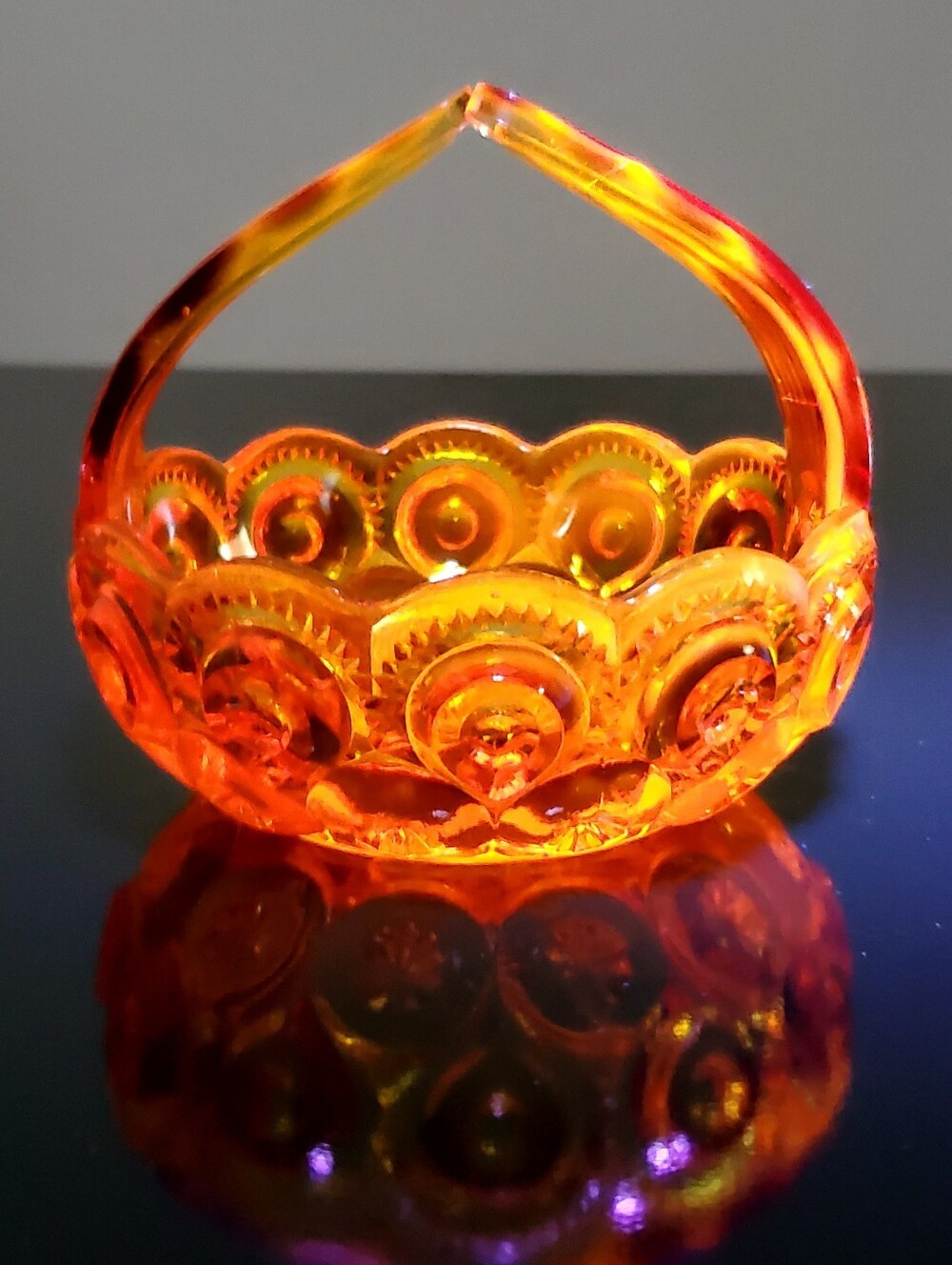 GLOWING Fire Amberina Moon & Star Split Handle Art Glass Basket - Picture 15 of 16
